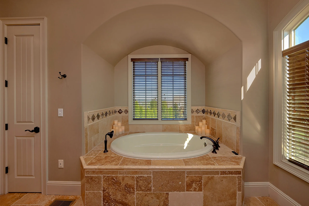 Master Bathroom Garden Tub