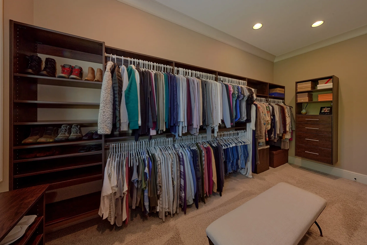 Master Bedroom Walk In Closet