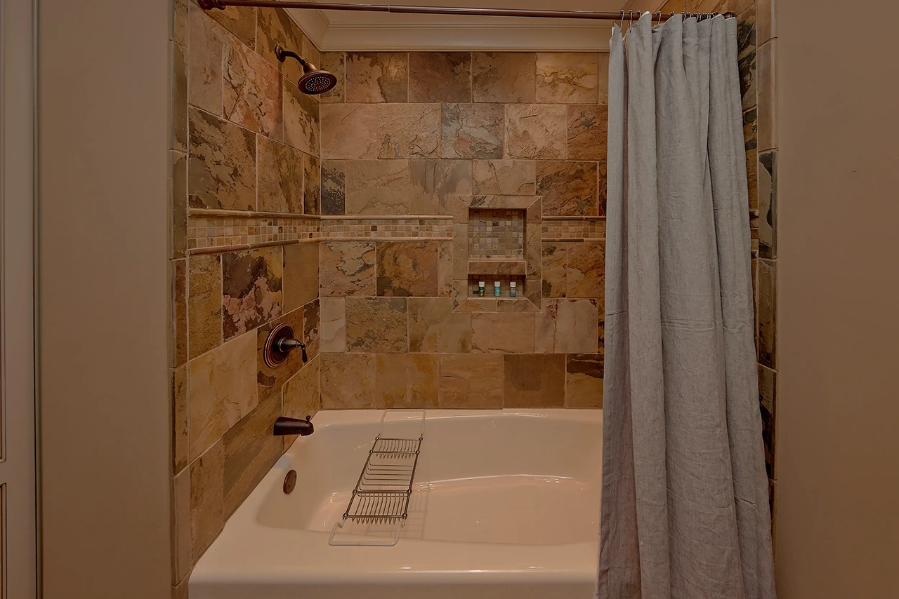 Upper Level Junior Suite Bathroom Tub/Shower